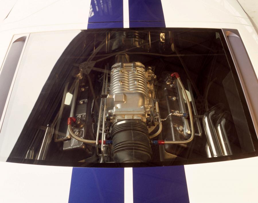 Моторный отсек Ford GT40 Concept 2002 года  (фото 44 из 102)